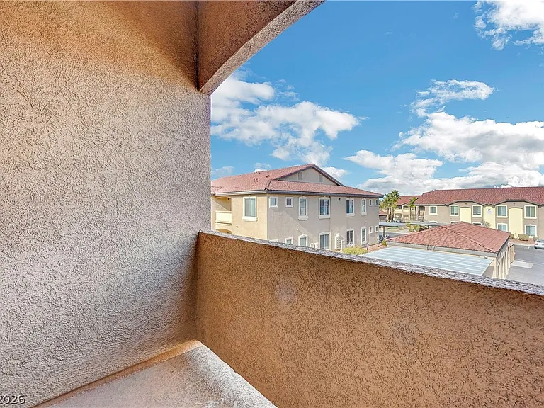 2305 W Horizon Ridge Pkwy #2423 — Photo 25