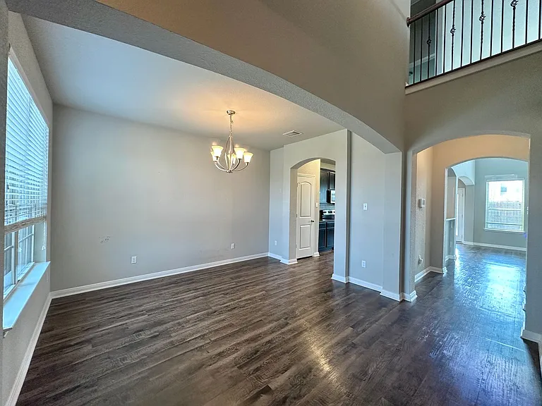 3424 Addison St — Photo 3