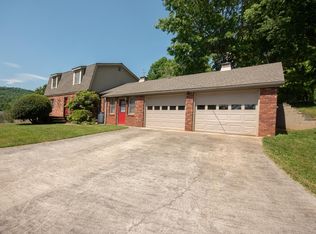 128 Heathwood Ln, Franklin, NC 28734