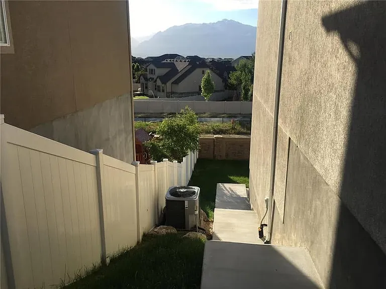11051 S Hampton Way — Photo 4