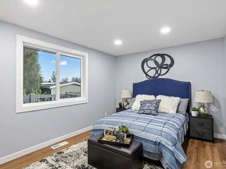 4211 SE 1st Pl — Photo 4