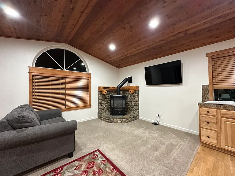 335 Forest Trl — Photo 16