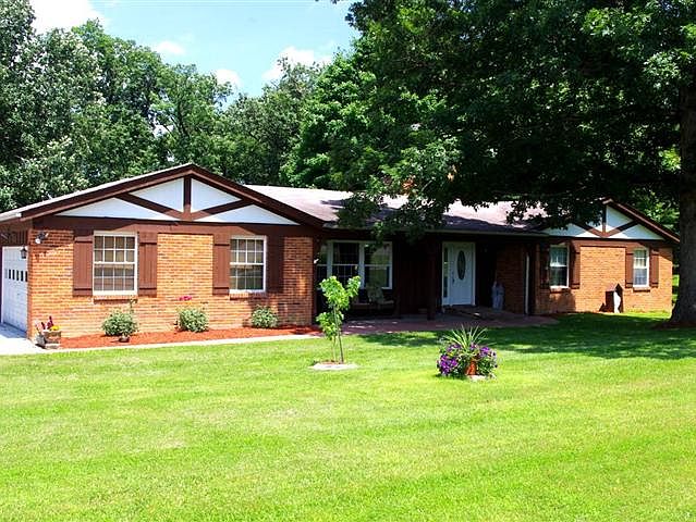 2nd image of 711 Whitcomb Woods Dr