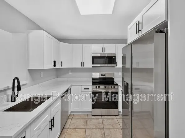 1037 W 28th St, Riviera Beach, FL 33404