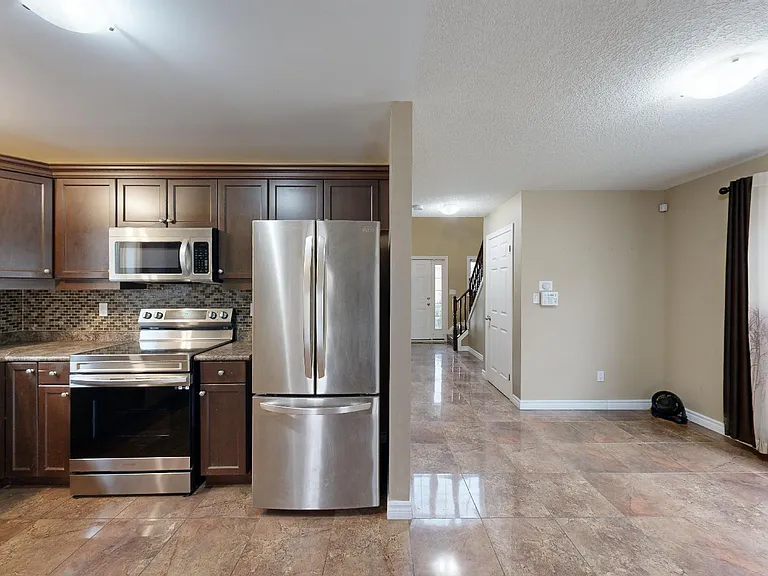 961 Blythwood Rd — Photo 10