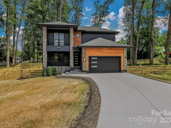 25 Scott Meadows Dr, Asheville, NC 28806