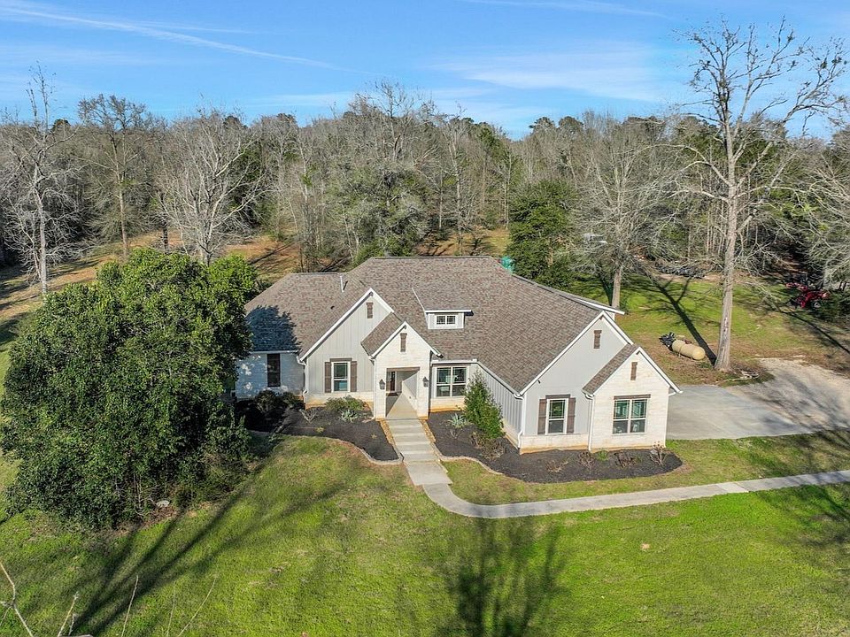 1st image of 340 Pine Dr