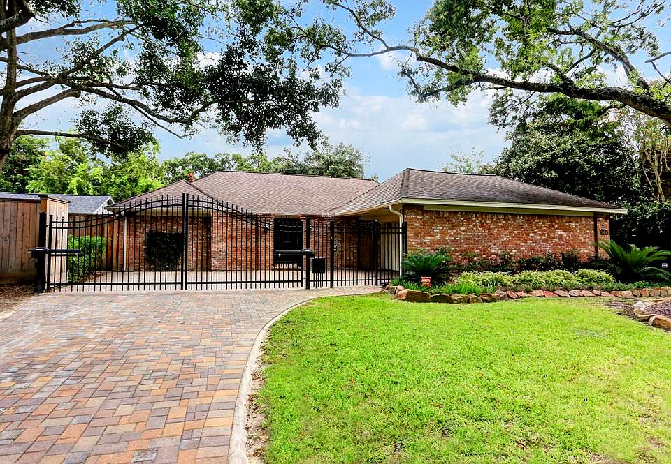 1st image of 10047 Briar Forest Dr