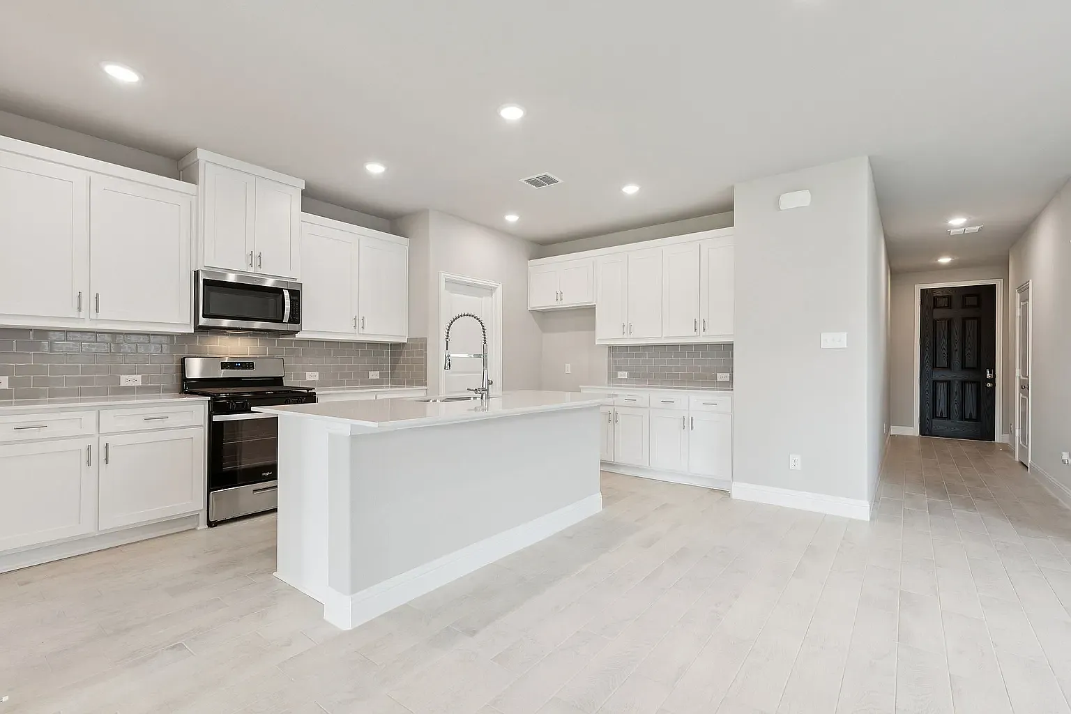 4 bed, 2253 sqft, $2,800 — Photo 4