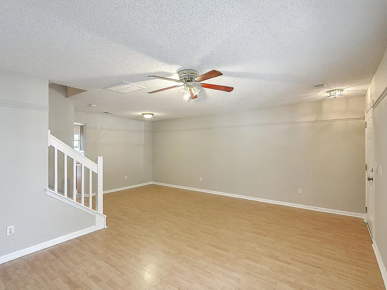 8074 Shadow Oak Dr — Photo 16