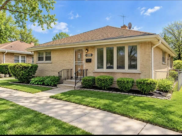 4257 W Howard St, Skokie, IL 60076