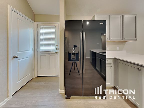4th image of 10487 Pineland Dr
