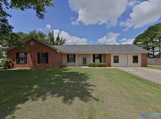 182 Silverwood Ln, Hazel Green, AL 35750