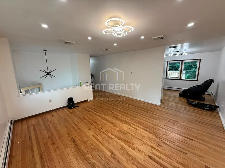 12 Round Lake Ave — Photo 3