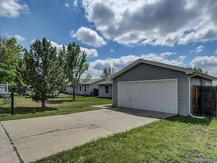 1269 Mobile St — Photo 3