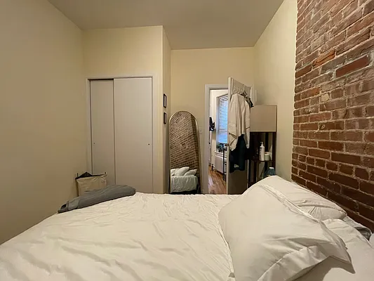 Rented by HOLTON REAL ESTATE INC. | media 15