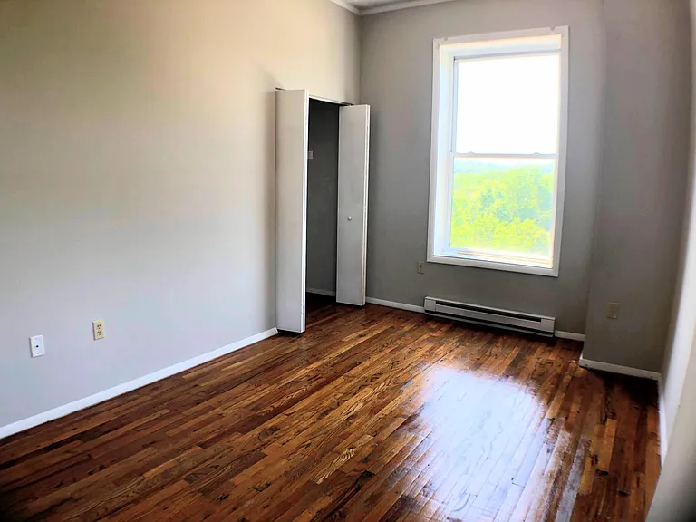 310 W Potomac St #8 — Photo 5
