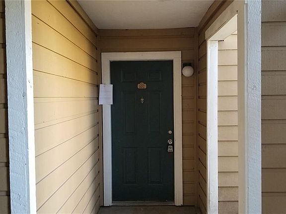 2nd image of 4401 Thornbriar Ln APT 102