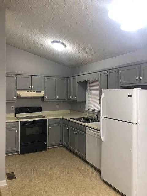 251 Old Rome Rd — Photo 4