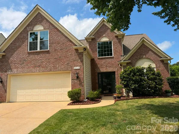 8719 Fieldcroft Dr, Charlotte, NC 28277