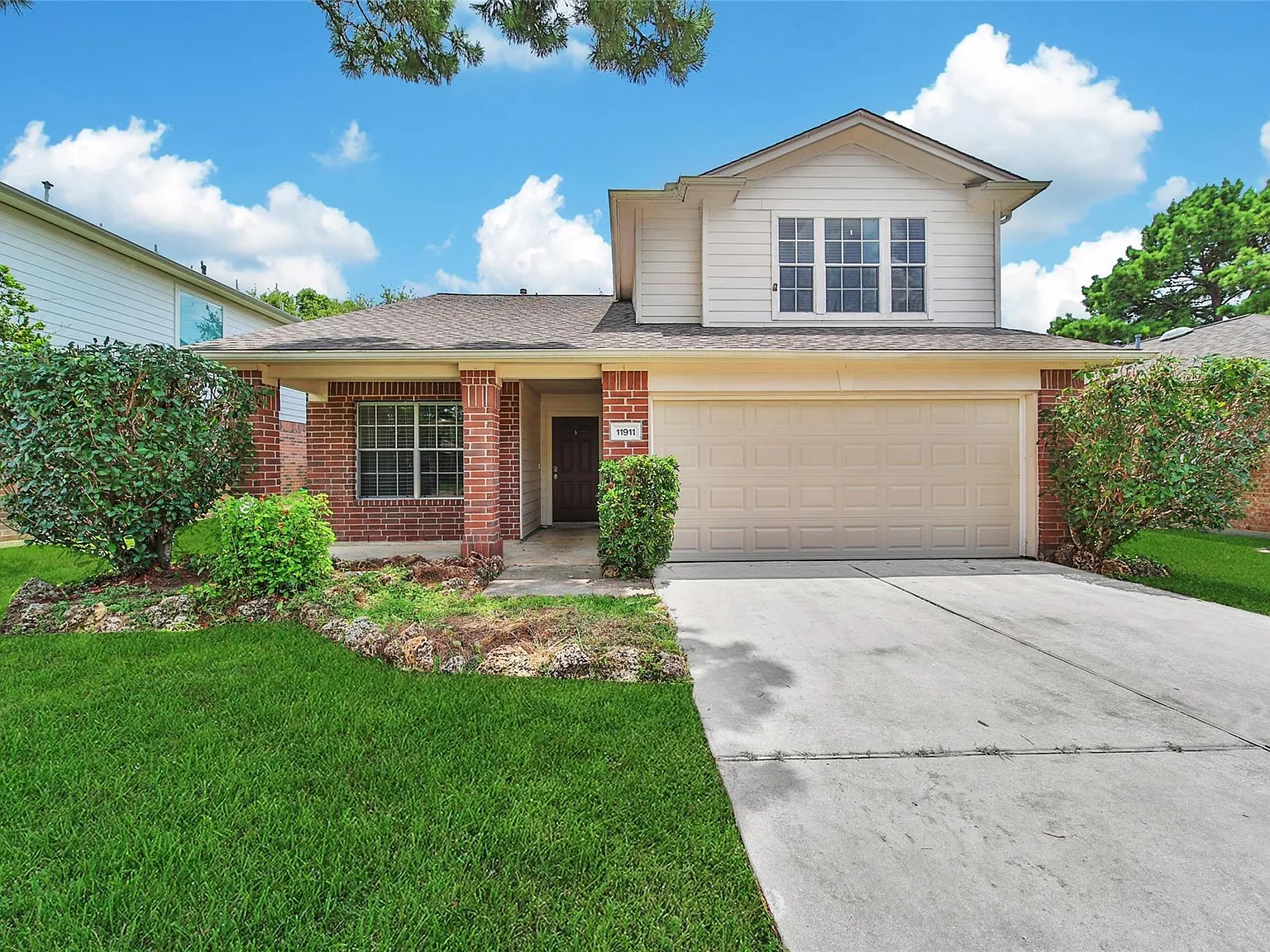 4 bed, 2.5 bath, 2046 sqft, $2,200 — Photo 2