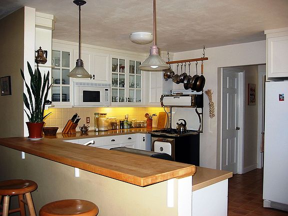 Stunning Cape Cod Retreat in a Redwood Park!