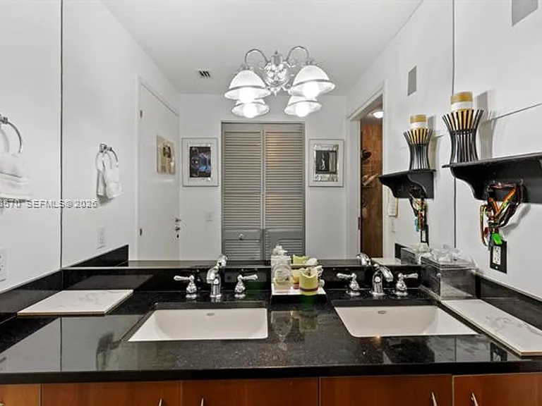 300 S Biscayne Blvd #T-2514 — Photo 11