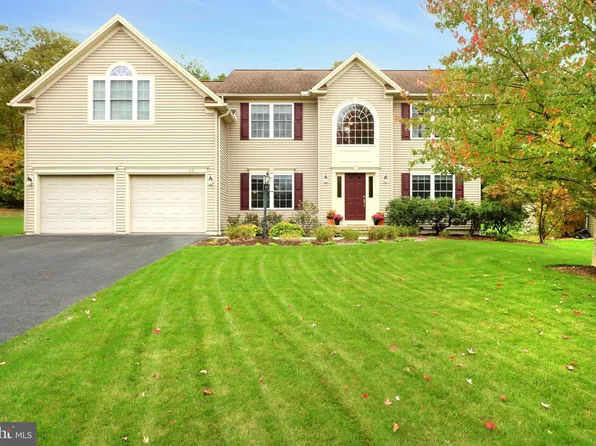 63 Greenmeadow Ln, Port Matilda, PA 16870