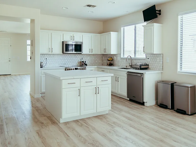 kitchen/dining area