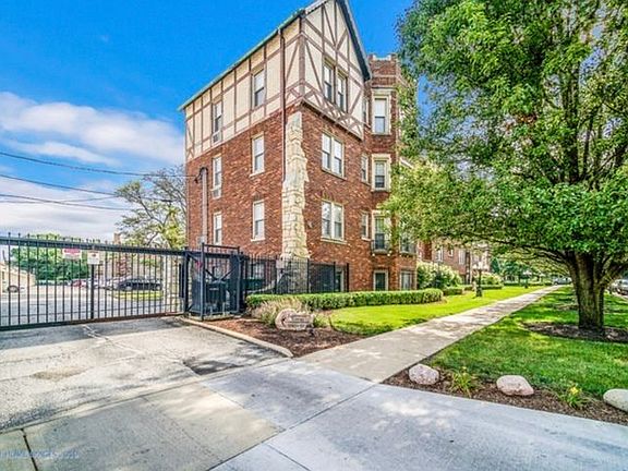 3rd image of 10927 S Longwood Dr #3