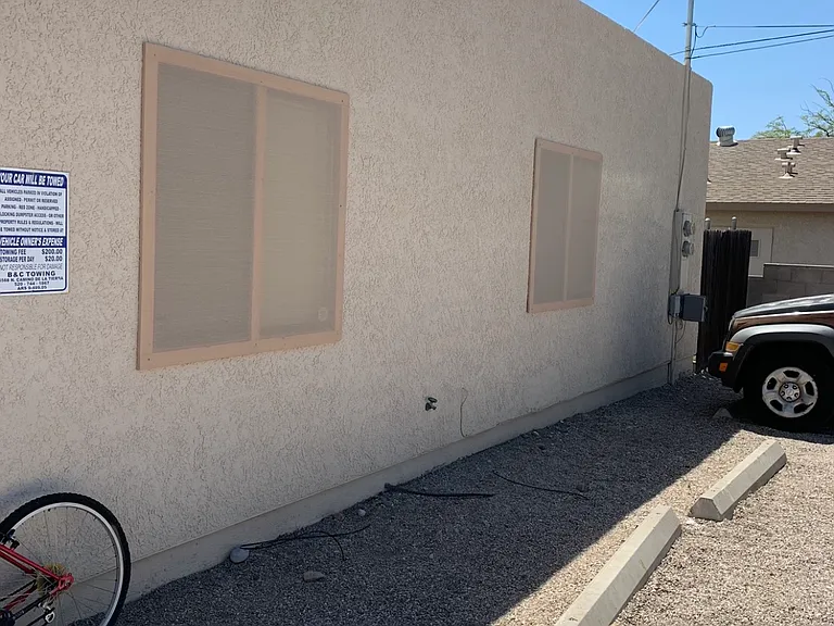 903 E Adams St — Photo 6