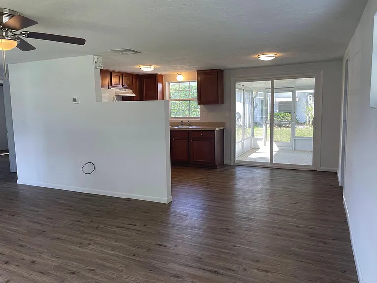 56 S Monroe St — Photo 14