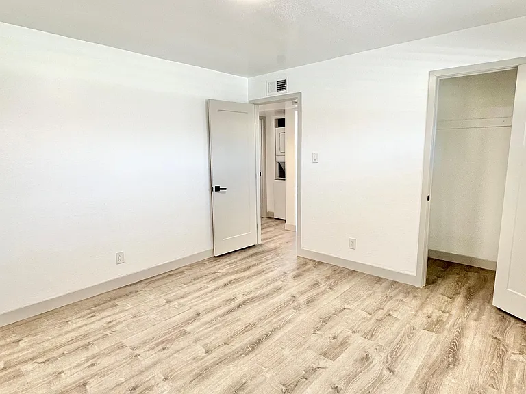 4320 N 27th St #4 — Photo 33