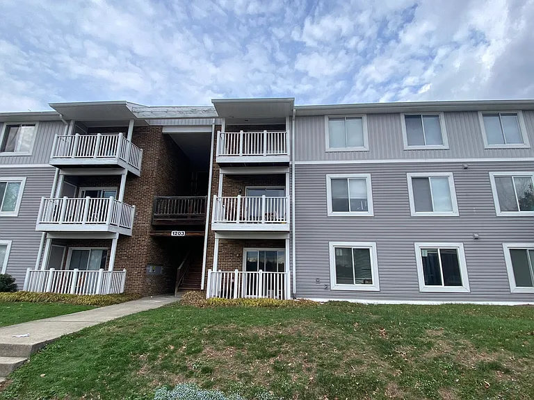 1203 University Ter — Photo 11