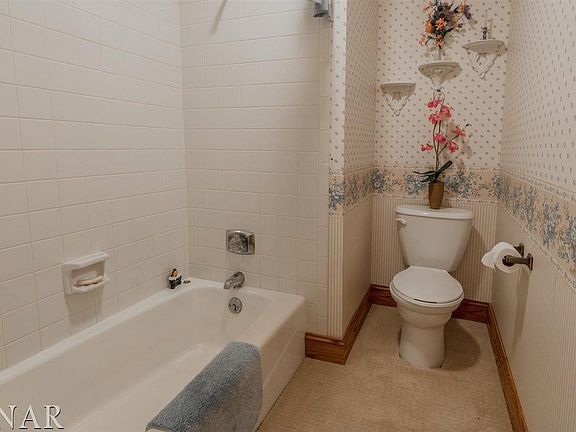 4th image of 2105 Oakwood Ave
