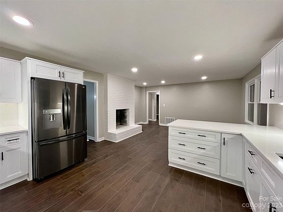 5th image of 625 Ferndale Dr