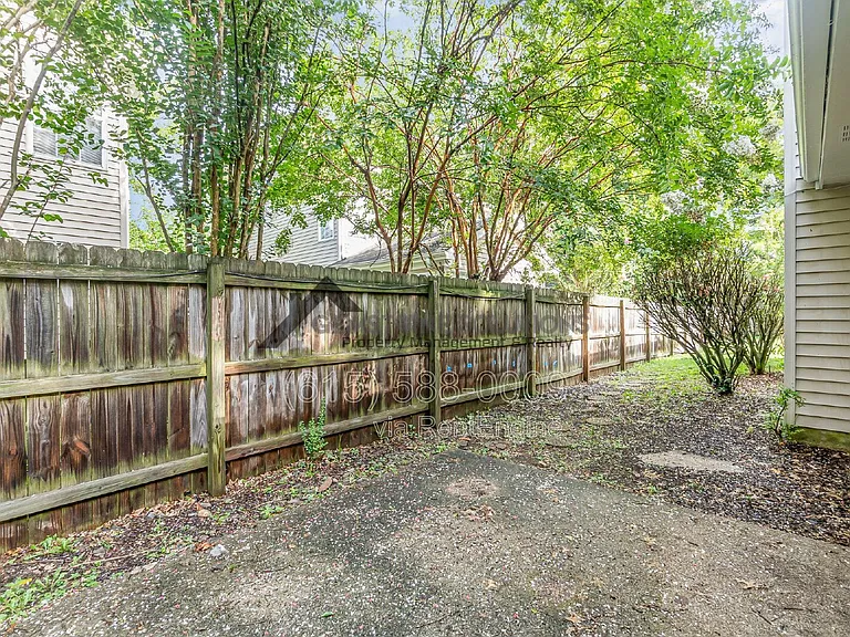 108 Meridian Ct — Photo 24