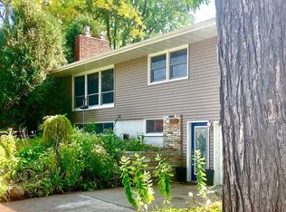 2200 Rosewood Ln N, Roseville, MN 55113