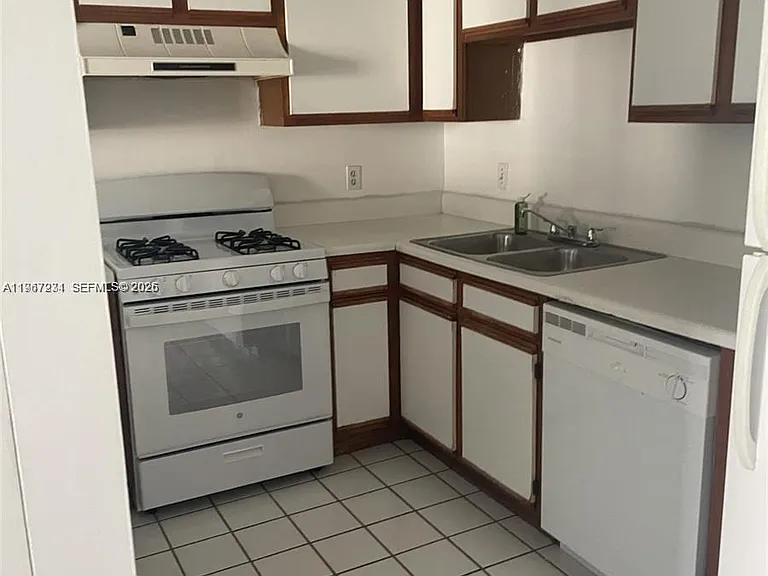 15290 SW 106th Ln #308 — Photo 6