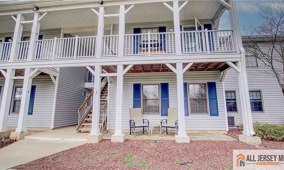 1st image of 3 Wycoff Way E