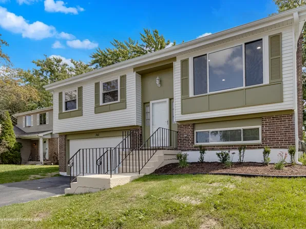 5S761 Malibu Ln, Naperville, IL 60540