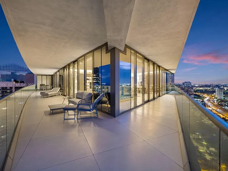 18975 Collins Ave #3000 — Photo 38