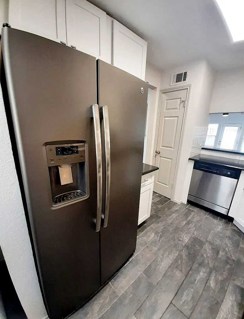 Gorgeous 1 bedroom, 1 and half bath in Farmers Branch — Photo 4