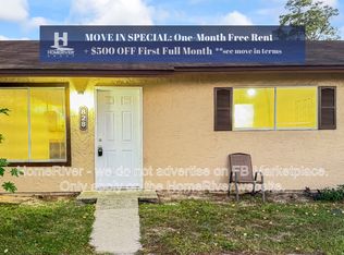 828 W Rosewood Ln, Tavares, FL 32778