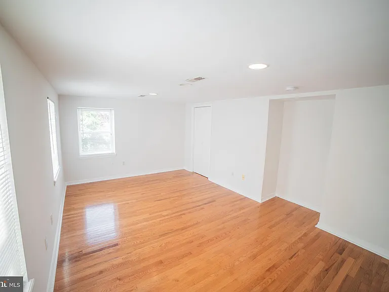 126 W Laurel St #2 — Photo 15