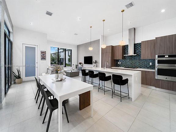5th image of 8098 NW 43rd St