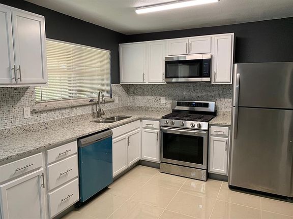 4th image of 1014 Brookshire Cir