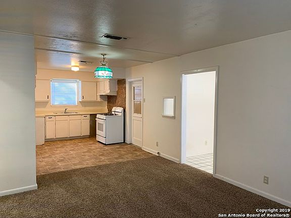 5th image of 366 Ashland Dr