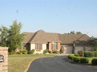 2135 W Inman Rd, Nixa, MO 65714