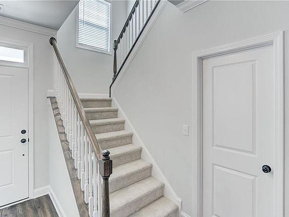 3rd image of 341 Johnston Dr